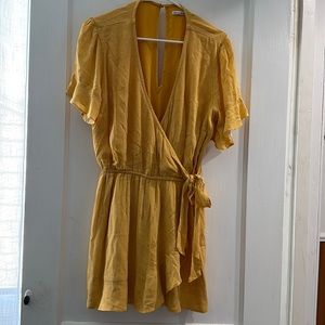 Abercrombie & Fitch Yellow White Polka Dot Faux
Wrap Romper Womens
